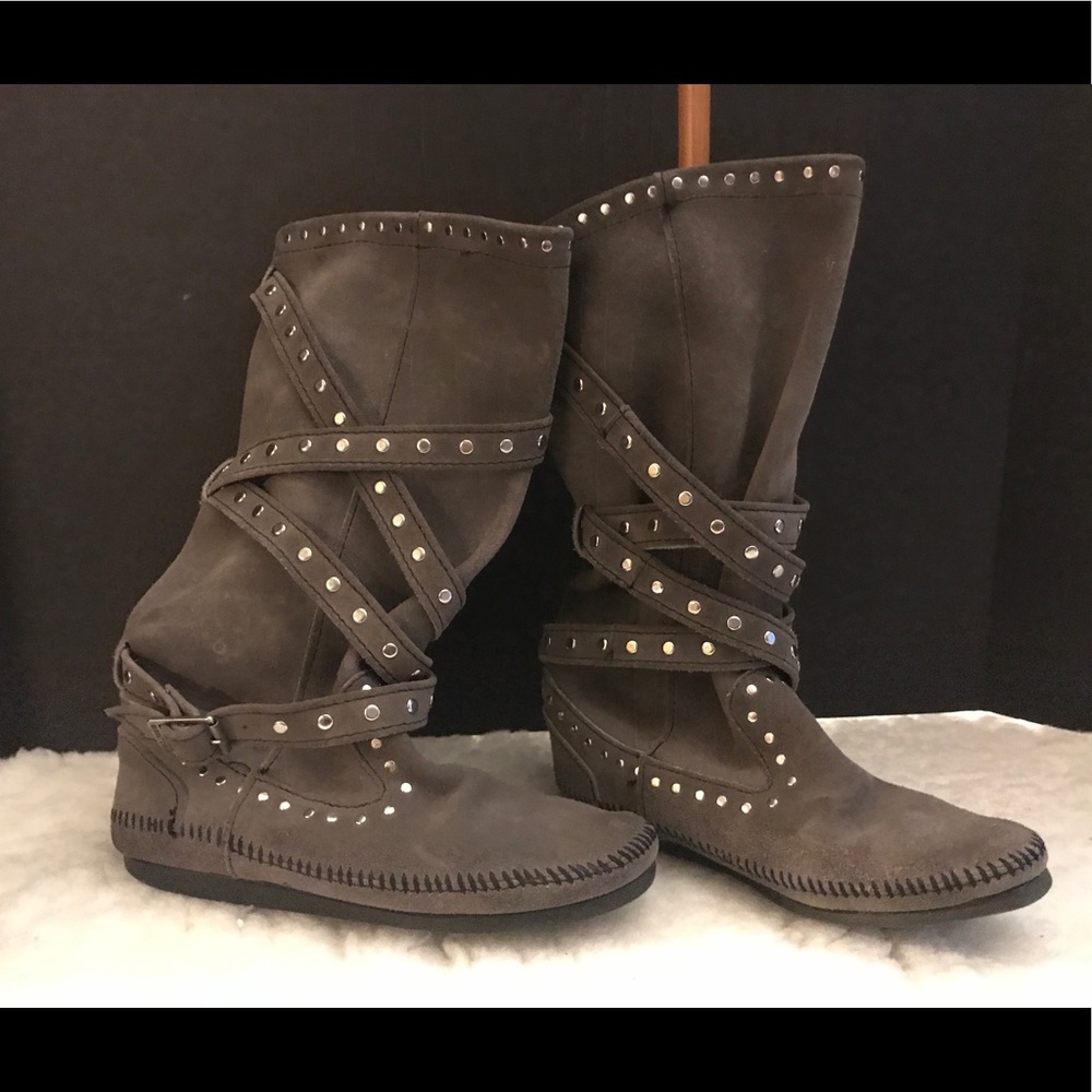 Minnetonka Grey Leather Shoes Size 7